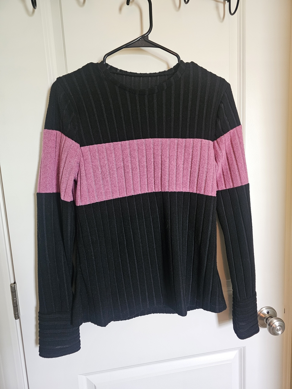 Women’s Black & Pink Ribbed Crewneck Sweatshirt Sz Md